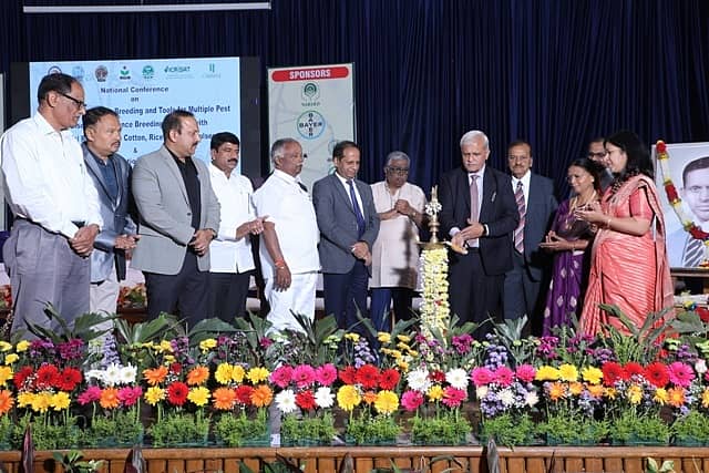 ಧಾರವಾಡದ ಕೃಷಿ ವಿಶ್ವವಿದ್ಯಾಲಯದಲ್ಲಿ ನಡೆದ ಕಾರ್ಯಕ್ರಮವನ್ನು ಗಣ್ಯರು ಉದ್ಘಾಟಿಸಿದರು