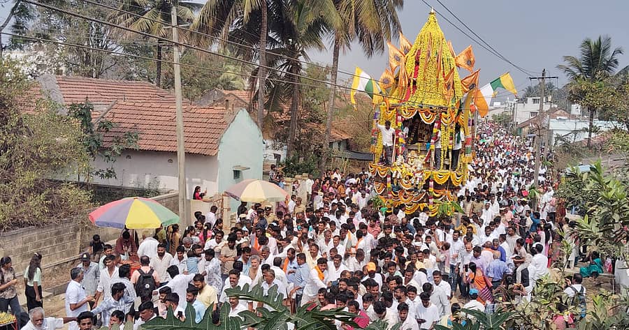 ಬೆಟ್ಟದಪುರದ ಭ್ರಮರಾಂಬ ಸಮೇತ ಸಿಡಿಲು ಮಲ್ಲಿಕಾರ್ಜುನ ಸ್ವಾಮಿಯ ಬ್ರಹ್ಮರಥೋತ್ಸವ ಮಂಗಳವಾರ ಸಹಸ್ರಾರು ಭಕ್ತಾದಿಗಳ ನಡುವೆ ವಿಜೃಂಭಣೆಯಿಂದ ನೆರವೇರಿತು