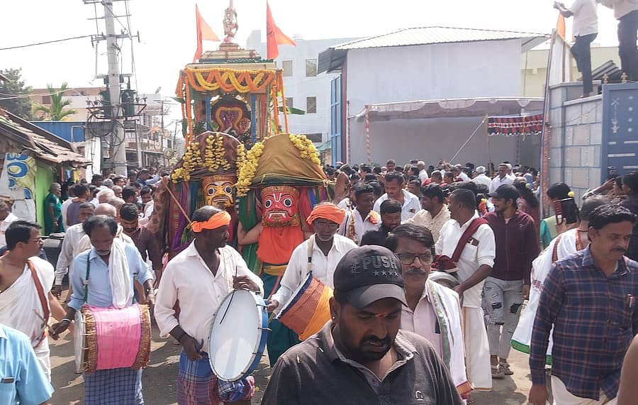 <div class="paragraphs"><p>ಚನ್ನರಾಯಪಟ್ಟಣದಲ್ಲಿ ಚಂದ್ರಮೌಳೇಶ್ವರ ಸ್ವಾಮಿಯ ಬ್ರಹ್ಮರಥೋತ್ಸವ ಮಂಗಳವಾರ ಜರುಗಿತು</p></div>