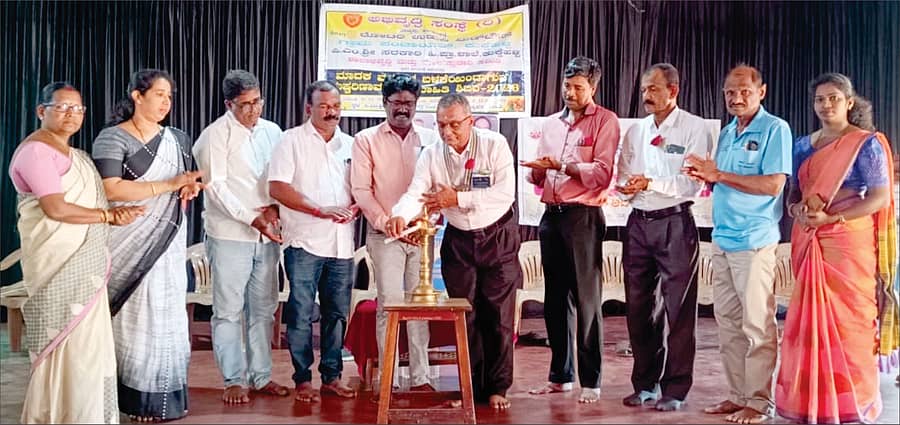 <div class="paragraphs"><p>ರೋಟರಿ ಮಿಡ್‌ಟೌನ್‌ ಅಧ್ಯಕ್ಷ ರಾಘವೇಂದ್ರ ಭಟ್ ಮಾಹಿತಿ ಶಿಬಿರ ಉದ್ಘಾಟಿಸಿದರು</p></div>