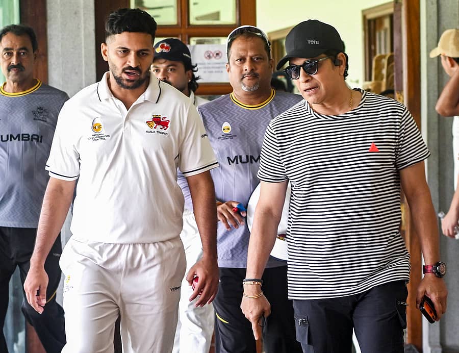 <div class="paragraphs"><p>ಮುಂಬೈ ತಂಡದ ನಾಯಕ ಶಾರ್ದೂಲ್ ಠಾಕೂರ್ ಜೊತೆಗೆ ಸಚಿನ್ ತೆಂಡೂಲ್ಕರ್</p></div>