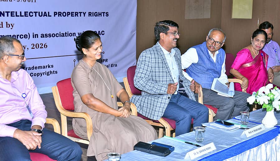 ಮೈಸೂರಿನ ಟೆರೇಸಿಯನ್‌ ಕಾಲೇಜಿನಲ್ಲಿ ಬುಧವಾರ ನಡೆದ ಬೌದ್ಧಿಕ ಆಸ್ತಿ ಹಕ್ಕು ಕುರಿತ ಸಮ್ಮೇಳನದ ಉದ್ಘಾಟನಾ ಕಾರ್ಯಕ್ರಮದಲ್ಲಿ ಪಾಲ್ಗೊಂಡಿದ್ದ ಗಣ್ಯರು
