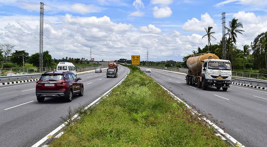 ಬೆಂಗಳೂರು–ಮೈಸೂರು ಹೆದ್ದಾರಿಯ (ಎನ್‌.ಎಚ್‌–275) ನೋಟ