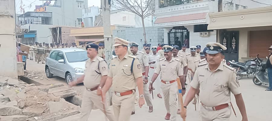 ಬಂಗಾರಪೇಟೆ ನಗರದಲ್ಲಿ ಎಸ್‌ಪಿ ಶಿವಾಂಶು ರಜಪೂತ್ ರಸ್ತೆಗಿಳಿದು ಗಸ್ತು ನಡೆಸಿದರು