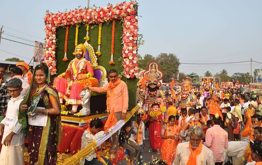 <div class="paragraphs"><p>ವಿಜಯಪುರ ನಗರದಲ್ಲಿ ಗುರುವಾರ ಹಿಂದೂ ಸಮ್ಮೇಳನದ ಅಂಗವಾಗಿ ಭವ್ಯ ಶೋಭಾ ಯಾತ್ರೆ ನಡೆಯಿತು –ಪ್ರಜಾವಾಣಿ ಚಿತ್ರ</p></div>