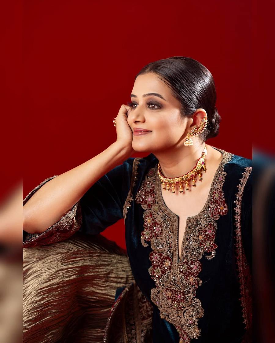 <div class="paragraphs"><p>ಚಂದನವನದಲ್ಲಿ ಚಾರುಲತೆಯಾಗಿ ಮಿಂಚಿದ ನಟಿ ಪ್ರಿಯಾಮಣಿ ಅವರು ಈಗ ಮಸ್ತಾನಿ ಉಡುಗೆಯಲ್ಲಿ ಕಾಣಿಸಿಕೊಂಡಿದ್ದಾರೆ</p></div>