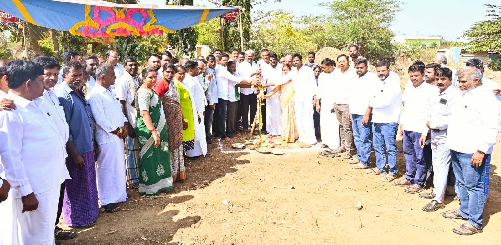 ಭರಮಸಾಗರ ಹೋಬಳಿ ವ್ಯಾಪ್ತಿಯಲ್ಲಿ ಬರುವ 30 ಗ್ರಾಮಗಳಿಗೆ ಬಹುಗ್ರಾಮ ಶುದ್ದ ಕುಡಿಯುವ ನೀರಿನ ಯೋಜನೆ ಅನುಷ್ಠಾನ ಕಾಮಗಾರಿಗೆ ಭೂಮಿ ಪೂಜೆ ನೆರವೇರಿಸಿದ ಶಾಸಕ ಎಂ.ಚಂದ್ರಪ್ಪ  