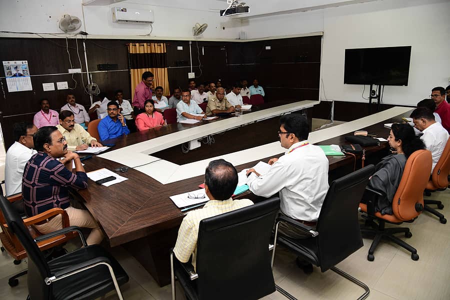 ದಾವಣಗೆರೆಯ ಜಿಲ್ಲಾಡಳಿತ ಭವನದಲ್ಲಿ ಗುರುವಾರ ಏರ್ಪಡಿಸಿದ್ದ ಖಾಸಗಿ ರಕ್ತನಿಧಿ ಕೇಂದ್ರಗಳ ಸಮನ್ವಯ ಸಭೆಯಲ್ಲಿ ಹೆಚ್ಚುವರಿ ಜಿಲ್ಲಾಧಿಕಾರಿ ಶೀಲವಂತ ಶಿವಕುಮಾರ್ ಮಾತನಾಡಿದರು