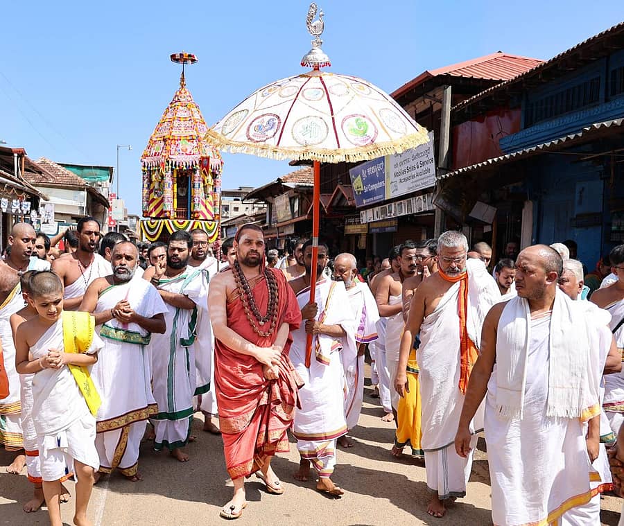 <div class="paragraphs"><p>ಶೃಂಗೇರಿ ಶಾರದಾ ಪೀಠದಲ್ಲಿ ಬುಧವಾರ ಮಠದ ಗುರುಗಳಾದ ವಿಧುಶೇಖರಭಾರತೀ&nbsp;ಶ್ರೀಗಳ ನೇತೃತ್ವದಲ್ಲಿ&nbsp;ಶಾರದಾಂಬೆ ಮಹಾರಥೋತ್ಸವ ನಡೆಯಿತು</p></div>