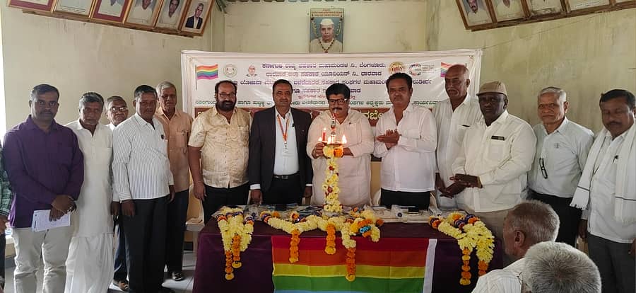 <div class="paragraphs"><p>ನವಲಗುಂದ ಮಲಪ್ರಭಾ ನೀರು ಬಳಕೆದಾರರ ಸಹಕಾರ ಸಂಘಗಳ ಅಧ್ಯಕ್ಷರು ಮತ್ತು ಮುಖ್ಯಕಾರ್ಯನಿರ್ವಾಹಕರ ತರಬೇತಿ ಕಾರ್ಯಕ್ರಮವನ್ನು ಸಹಕಾರಿ ಧುರೀಣ ವಿಜಯ ಕುಲಕರ್ಣಿ ಉದ್ಘಾಟಿಸಿದರು</p></div>