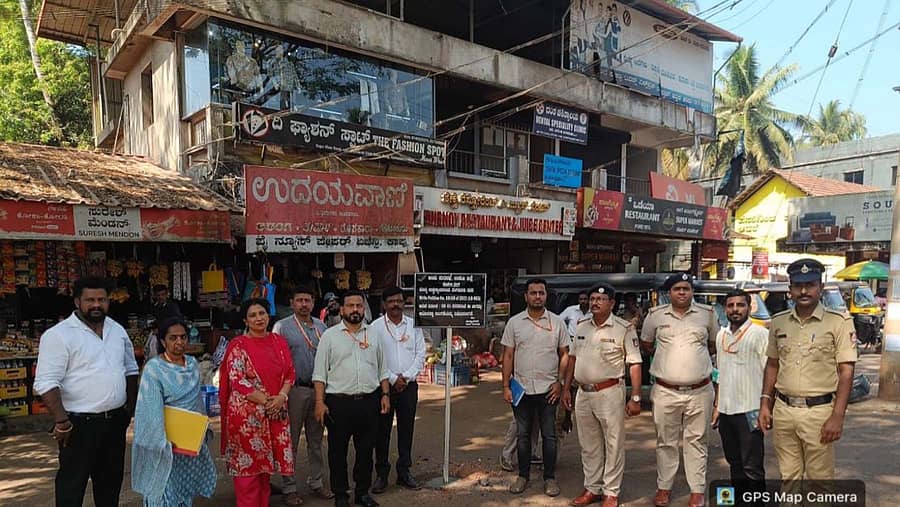 ಹೈಕೋರ್ಟ್ ಆದೇಶದಂತೆ ಕಾಪು ಪೇಟೆಯ ಆಟೊರಿಕ್ಷಾ ನಿಲ್ದಾಣ ತೆರವುಗೊಳಿಸಲಾಯಿತು