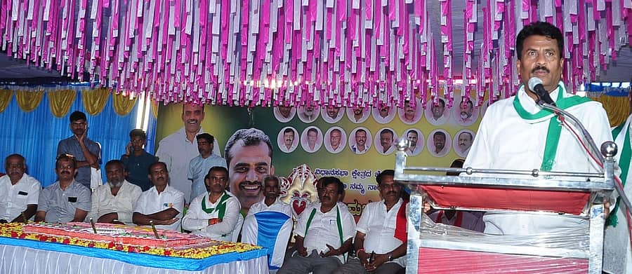 ಮಂಡ್ಯ ತಾಲ್ಲೂಕಿನ ಹಲ್ಲೇಗೆರೆ ಗ್ರಾಮದಲ್ಲಿ ನಡೆದ ಕಾರ್ಯಕ್ರಮದಲ್ಲಿ ಮಾಜಿ ಶಾಸಕ ಕೆ.ಸುರೇಶ್‌ಗೌಡ ಮಾತನಾಡಿದರು