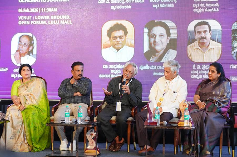 ಸಿನಿಪಯಣದ ಸುವರ್ಣ ಸಂಭ್ರಮದಲ್ಲಿ ಜಯಮಾಲಾ, ಕೆ.ವಿ.ಪ್ರಭಾಕರ್‌, ಗಿರೀಶ ಕಾಸರವಳ್ಳಿ, ರಾಜೇಂದ್ರ ಸಿಂಗ್‌ ಬಾಬು ಹಾಗೂ ಪೂರ್ಣಿಮಾ ರಾಮ್‌ಕುಮಾರ್‌  