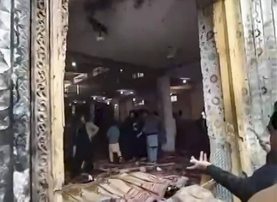 <div class="paragraphs"><p>ಮಸೀದಿಯಲ್ಲಿ ಆತ್ಮಾಹುತಿ ಬಾಂಬ್ ದಾಳಿ</p></div>