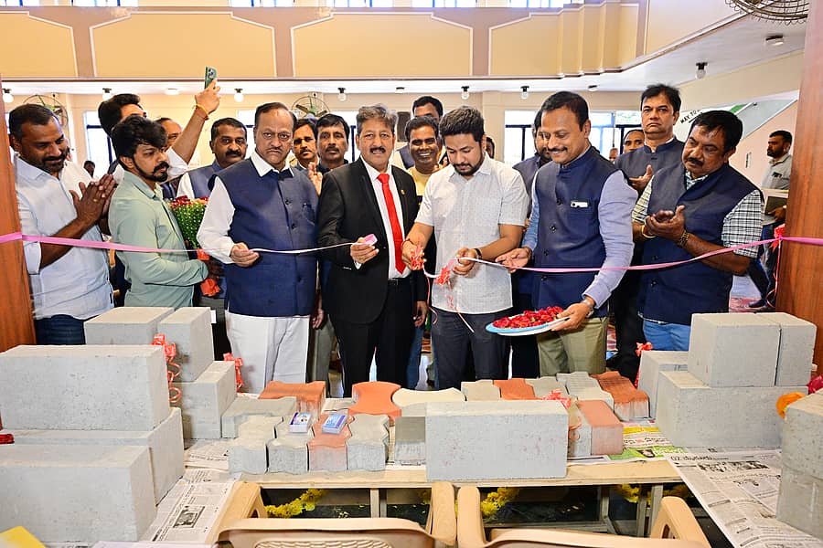 ನಂಜನಗೂಡಿನಲ್ಲಿ ಬಿಲ್ಡರ್ಸ್ ಅಸೋಸಿಯೇಷನ್ ಶಾಖೆಯನ್ನು ಶಾಸಕ ದರ್ಶನ್ ಧ್ರುವನಾರಾಯಣ ಶುಕ್ರವಾರ ಉದ್ಘಾಟಿಸಿದರು