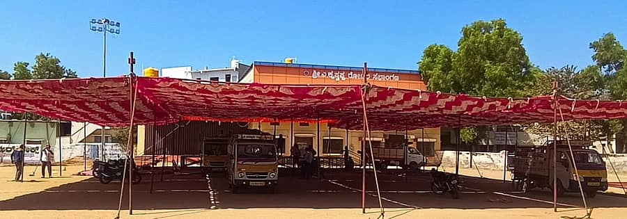 ಹಿರಿಯೂರಿನ ನೆಹರು ಮೈದಾನದಲ್ಲಿ ಫೆ. 7 ರಂದು ನಡೆಯಲಿರುವ 7ನೇ ತಾಲ್ಲೂಕು ಮಟ್ಟದ ಕನ್ನಡ ಸಾಹಿತ್ಯ ಸಮ್ಮೇಳನಕ್ಕೆ ಸಿದ್ಧಗೊಳ್ಳುತ್ತಿರುವ ವೇದಿಕೆ