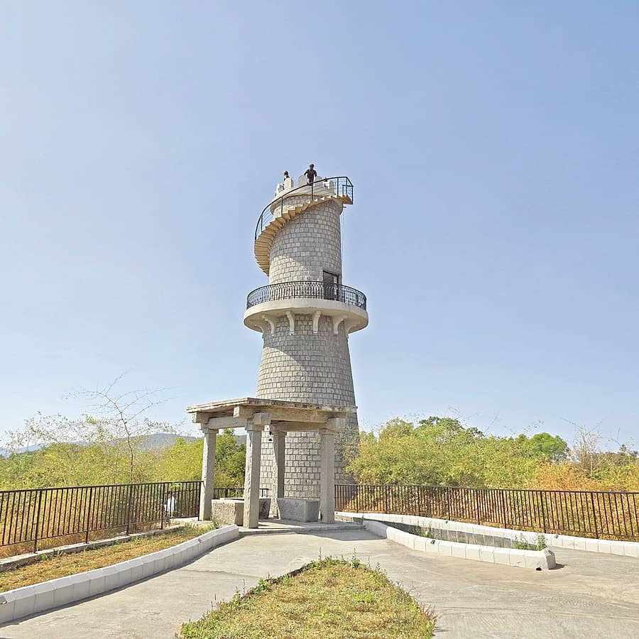 <div class="paragraphs"><p>ನಂದಗಡದಲ್ಲಿ ನಿರ್ಮಿಸಿದ ‘ವೀರಭೂಮಿ’ ವಸ್ತುಸಂಗ್ರಹಾಲಯದಲ್ಲಿರುವ ರಾಯಣ್ಣ ವೀಕ್ಷಣಾ ಗೋಪುರಚಿತ್ರಗಳು: ಏಕನಾಥ ಅಗಸಿಮನಿ</p></div>