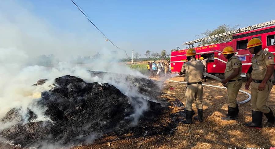 ಕುಕನೂರು ತಾಲ್ಲೂಕಿನ ಬಳಗೇರಿ ಗ್ರಾಮದ ರೈತ ರಾಮಪ್ಪ ಹೊಂಬಾಳ ಎಂಬುವರಿಗೆ ಸೇರಿದ ಕಡಲೆ ಬೆಳೆ ಸುಟ್ಟು ಕರುಕಲಾಗಿದೆ
