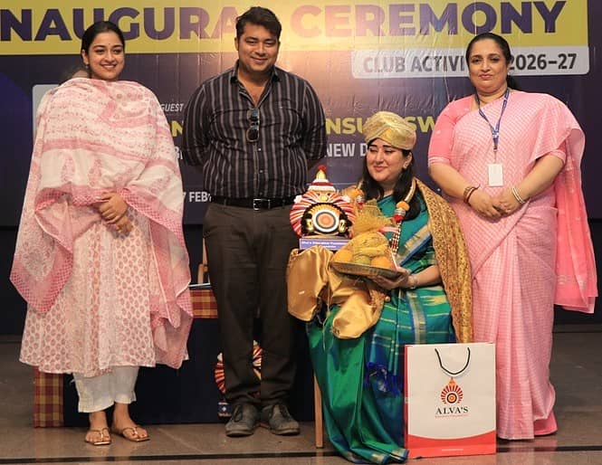 ಮೂಡುಬಿದಿರೆಯ ವಿ.ಎಸ್ ಆಚಾರ್ಯ ಸಭಾಂಗಣದಲ್ಲಿ ಶನಿವಾರ ನಡೆದ ರೋಸ್ಟ್ರಮ್ ಸ್ಪೀಕರ್ಸ್‌ ಕ್ಲಬ್‌ನ ಚಟುವಟಿಕೆ ಉದ್ಘಾಟನಾ ಸಮಾರಂಭದಲ್ಲಿ ಸಂಸದೆ ಬಾನ್ಸುರಿ ಸ್ವರಾಜ್ ಅವರನ್ನು ಸನ್ಮಾನಿಸಲಾಯಿತು