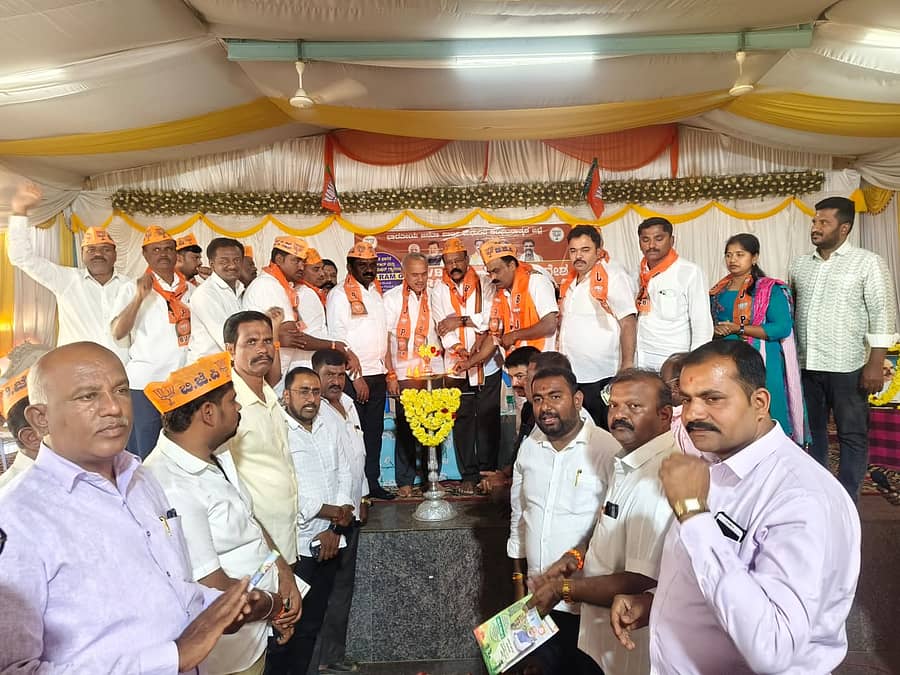 ಮಧುಗಿರಿಯಲ್ಲಿ ಶನಿವಾರ ನಡೆದ ವಿಬಿ ಜಿ ರಾಮ್ ಜಿ ಜಾಗೃತಿ ಕಾರ್ಯಕ್ರಮವನ್ನು ಶಾಸಕ ಬಿ.ಸುರೇಶ್‌ಗೌಡ ಉದ್ಘಾಟಿಸಿದರು