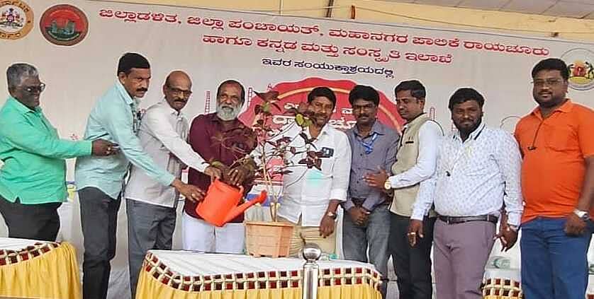 ರಾಯಚೂರಿನ ಮಹಿಳಾ ಸಮಾಜದಲ್ಲಿ ಏರ್ಪಡಿಸಿದ್ದ ಯುವ ಕವಿಗೋಷ್ಠಿಯನ್ನು ದಲಿತ ಸಾಹಿತ್ಯ ಪರಿಷತ್ತಿನ ಜಿಲ್ಲಾ ಘಟಕದ ಅಧ್ಯಕ್ಷ ತಾಯರಾಜ್ ಮರ್ಚಟಾಳ್ ಉದ್ಘಾಟಿಸಿದರು
