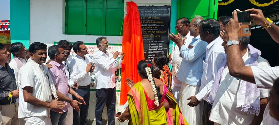 ಮಾಯಕೊಂಡ ಸಮೀಪದ ಶ್ಯಾಗಲೆ ಗ್ರಾಮದಲ್ಲಿ ಘನ ತ್ಯಾಜ್ಯ ವಿಲೇವಾರಿ ಘಟಕವನ್ನು ಶಾಸಕ ಕೆ.ಎಸ್.ಬಸವಂತಪ್ಪ ಉದ್ಘಾಸಿದರು