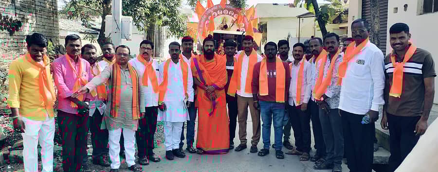 ಚಿಂಚೋಳಿ ತಾಲ್ಲೂಕಿನ ನಿಡಗುಂದಾದಲ್ಲಿ ಶನಿವಾರ ಭಾರತ ಮಾತೆಯ ಭಾವಚಿತ್ರದ ಮೆರವಣಿಗೆ ನಡೆಯಿತು