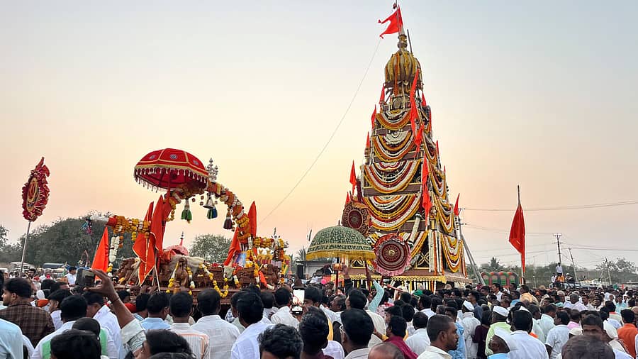 ಆಳಂದ ತಾಲ್ಲೂಕಿನ ಜಿಡಗಾದಲ್ಲಿ ಶಿವಯೋಗಿ ಸಿದ್ಧರಾಮೇಶ್ವರರ ಪುಣ್ಯಸ್ಮರಣೋತ್ಸವ ನಿಮಿತ್ತ ರಥೋತ್ಸವವು ಸಂಭ್ರಮದಿಂದ ಜರುಗಿತು