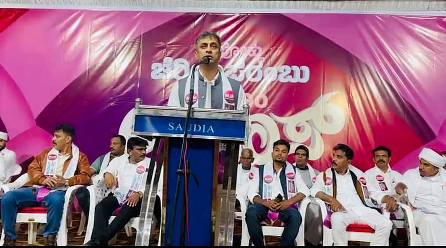 ನಾಪೋಕ್ಲು ಸಮೀಪದ ಚೆರಿಯಪರಂಬು ಉರುಸ್ ಕಾರ್ಯಕ್ರಮದಲ್ಲಿ ಶಾಸಕ ಎ.ಎಸ್. ಪೊನ್ನಣ ಮಾತನಾಡಿದರು 