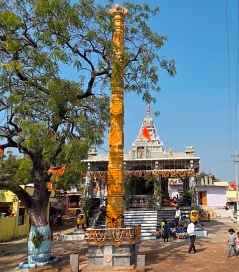ವಡಗೇರಾ ಪಟ್ಟಣದಲ್ಲಿ ಭಕ್ತರ ದೇಣಿಗೆಯಿಂದ ಕಲ್ಲಿನಲ್ಲಿ ನಿರ್ಮಾಣ ಗೊಂಡ ದೇವಿಯ ಗುಡಿ