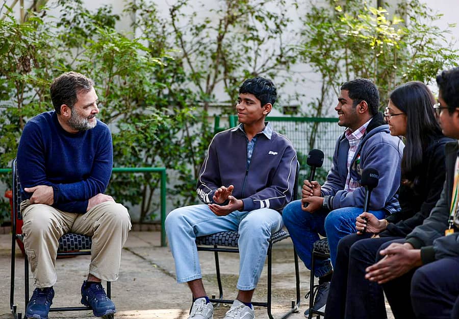 <div class="paragraphs"><p>ಲೋಕಸಭೆ ವಿರೋಧ ಪಕ್ಷದ ನಾಯಕ ರಾಹುಲ್‌ ಗಾಂಧಿ ಅವರು ಎನ್‌ಆರ್‌ಐ ವಿದ್ಯಾರ್ಥಿಗಳ ಗುಂಪಿನ ಜತೆ ಸಂವಾದ ನಡೆಸಿದರು –</p></div>