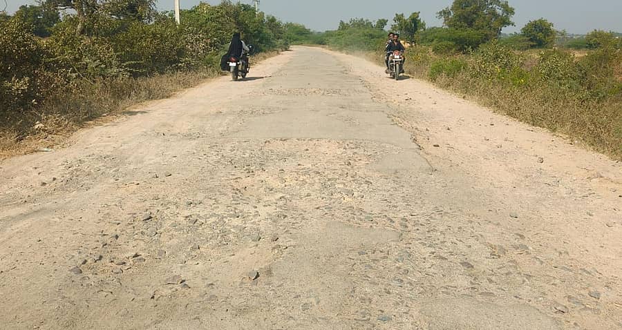 ಹಟ್ಟಿ–ಕೋಠಾ ರಸ್ತೆ ಹಾಳಾಗಿರುವುದು