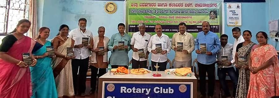 ನಗರದ ರೋಟರಿ ಭವನದಲ್ಲಿ ಜಿಲ್ಲಾ ಬರಹಗಾರರ ಹಾಗೂ ಕಲಾವಿದರ ಬಳಗದ 25ನೇ ವಾರ್ಷಿಕೋತ್ಸವ ಹಾಗೂ ಲೇಖಕಿ ಗುರುಲಿಂಗಮ್ಮ ನಾಗೇಂದ್ರ ಅವರ ‘ತಿರುವುಗಳು’ ಸಣ್ಣ ಕಥೆಗಳ ಸಂಕಲನ ಕೃತಿ ಬಿಡುಗಡೆ ಕಾರ್ಯಕ್ರಮ ನಡೆಯಿತು