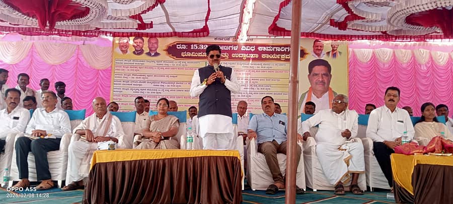 ಜಗಳೂರು ತಾಲ್ಲೂಕಿನ ತಮಲೇಹಳ್ಳಿ ಗ್ರಾಮದಲ್ಲಿ ವಿವಿಧ ಅಭಿವೃದ್ಧಿ ಕಾಮಗಾರಿಗಳಿಗೆ ಶಾಸಕ ಬಿ. ದೇವೇಂದ್ರಪ್ಪ ಚಾಲನೆ ನೀಡಿದರು