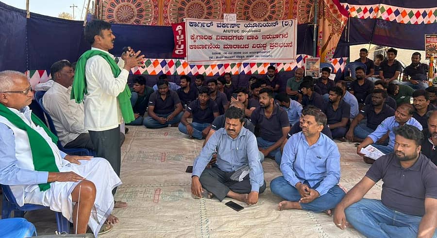 ಹರಿಹರ ತಾಲ್ಲೂಕಿನ ಬೆಳ್ಳೂಡಿ ಸಮೀಪದ ಕಾರ್ಗಿಲ್ ಕಂಪನಿಯ ಕಾರ್ಮಿಕರ ಹೋರಾಟಕ್ಕೆ ರೈತ ಸಂಘದ ಮುಖಂಡರು ಬೆಂಬಲ ಸೂಚಿಸಿದರು