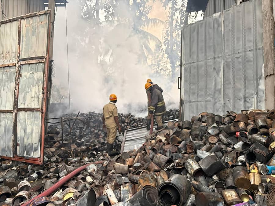 <div class="paragraphs"><p>ಮೈಸೂರಿನ ಕೆಸರೆ ಸಮೀಪ ಹಲವು ಗೋದಾಮುಗಳಿಗೆ ಬೆಂಕಿ: ಅಪಾರ ನಷ್ಟ</p></div>