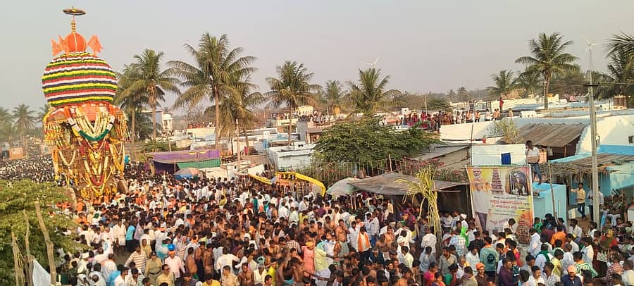 ಯಲಬುರ್ಗಾ ತಾಲ್ಲೂಕು ಚಿಕ್ಕವಂಕಲಕುಂಟಾ ಗ್ರಾಮದ ಮಾರುತೇಶ್ವರ ರಥೋತ್ಸವ ವಿಜೃಂಭಣೆಯಿಂದ ಜರುಗಿತು