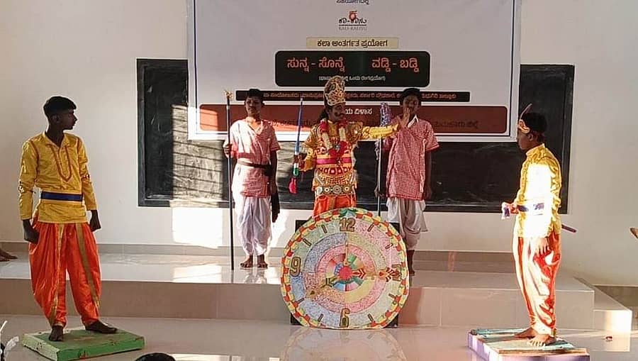 ಕಡಗತ್ತೂರು ಶಾಲಾ ಮಕ್ಕಳಿಂದ ಮಾಯಾ ಗಡಿಯಾರ ನಾಟಕ ಪ್ರದರ್ಶನ