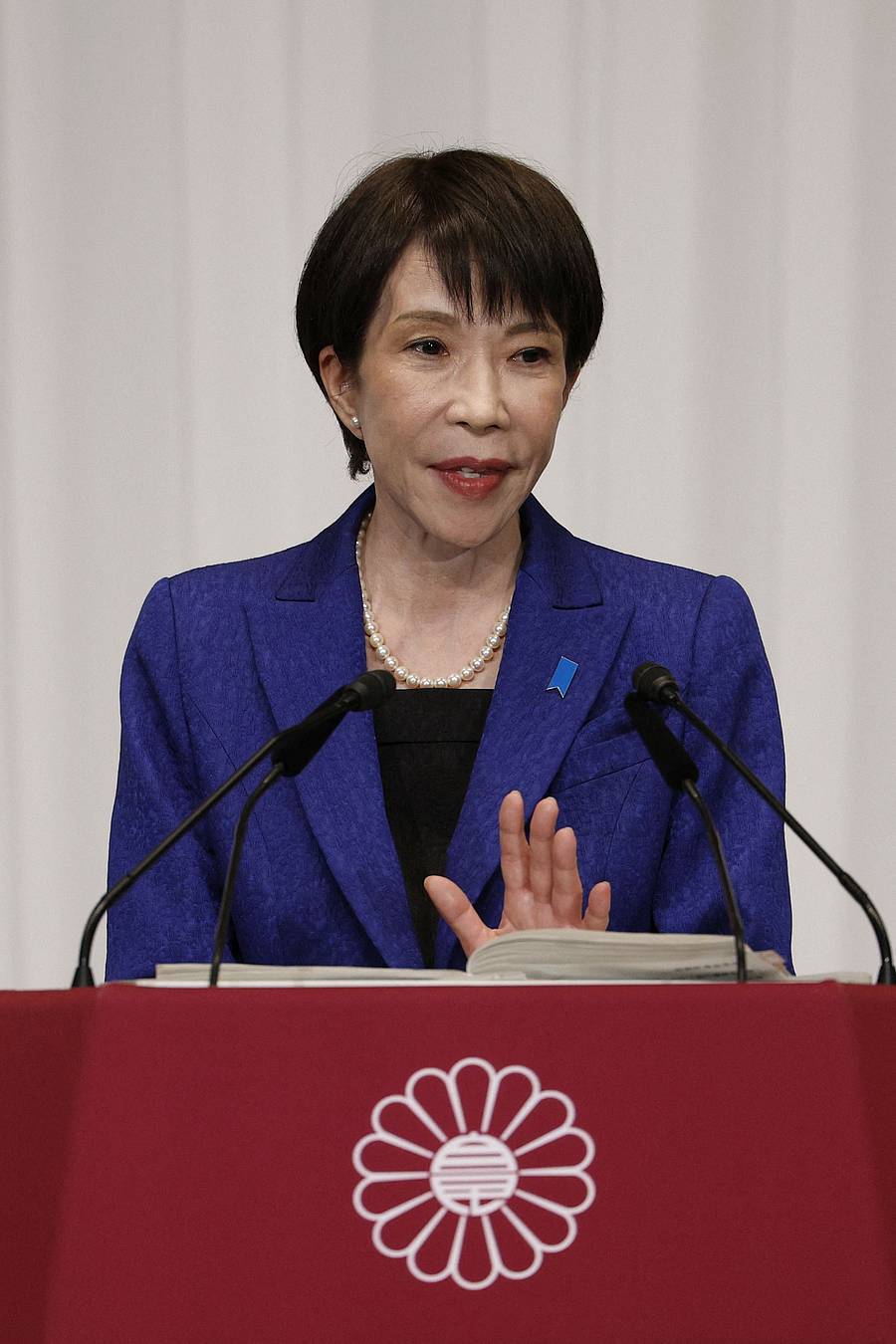 ಜಪಾನ್‌ ಪ್ರಧಾನಿ ಸನೇ ತಕೈಚಿ ಸುದ್ದಿಗೋಷ್ಠಿಯಲ್ಲಿ ಮಾತನಾಡಿದರು