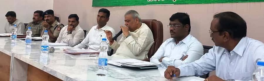 ಇಂಡಿ ನಗರದ ತಾಲ್ಲೂಕು ಪಂಚಾಯಿತಿ ಸಭಾಭವನದಲ್ಲಿ ನಡೆದ ಪ್ರಗತಿ ಪರಿಶೀಲನಾ ಸಭೆಯಲ್ಲಿ ಶಾಸಕ ಯಶವಂತರಾಯಗೌಡ ಪಾಟೀಲ ಮಾತನಾಡಿದರು