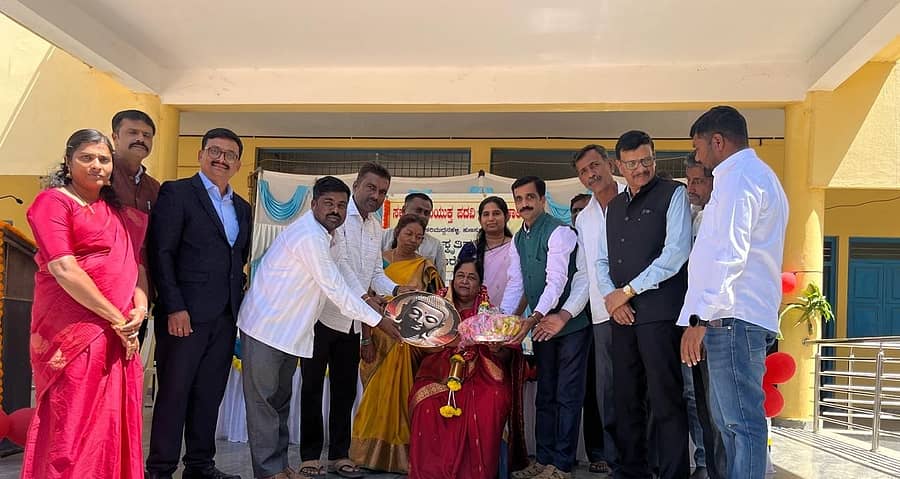 ಹುಣಸೂರು ತಾಲ್ಲೂಕಿನ ಕರಿಮುದ್ದನಹಳ್ಳಿ ಸರ್ಕಾರಿ ಪದವಿ ಪೂರ್ವ ಕಾಲೇಜಿನಲ್ಲಿ ಇತ್ತೀಚೆಗೆ ನಡೆದ ಎನ್‌ಎಸ್‌ಎಸ್‌, ಕ್ರೀಡೆ, ಸಾಂಸ್ಕೃತಿಕ ಸಮಾರೋಪ ಸಮಾರಂಭದಲ್ಲಿ ಪದವಿ ಪೂರ್ವ ಶಿಕ್ಷಣ ಉಪನಿರ್ದೇಶಕಿ ಹಾಗೂ ಕಾಲೇಜಿನ ಉಪನ್ಯಾಸಕರಾಗಿದ್ದ ನಾಗಮ್ಮ ಅವರನ್ನು ಸನ್ಮಾನಿಸಲಾಯಿತು