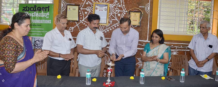 ಶಿರಸಿಯ ಸುಯೋಗಾಶ್ರಮದಲ್ಲಿ ಆಯೋಜಿಸಿದ್ದ ಕಾರ್ಯಕ್ರಮವನ್ನು ಉಪವಿಭಾಗಾಧಿಕಾರಿ ಚಂದ್ರಶೇಖರ ಆರ್.ಜಿ. ಉದ್ಘಾಟಿಸಿದರು.