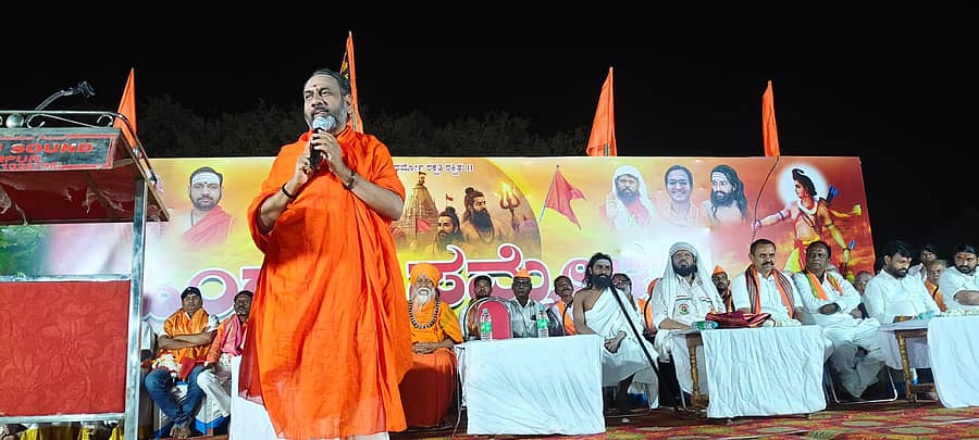 ಚಿಟಗುಪ್ಪ ಪಟ್ಟಣದಲ್ಲಿ ನಡೆದ ಹಿಂದೂ ಸಮ್ಮೇಳನದಲ್ಲಿ ರಾಜೇಶ್ವರ ಶಿವಾಚಾರ್ಯ ಮಾತನಾಡಿದರು