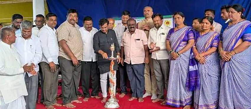 ಮುಂಡರಗಿಯ ಸರ್ಕಾರಿ ಪಿಯು ಕಾಲೇಜಿನಲ್ಲಿ ಹಮ್ಮಿಕೊಂಡಿದ್ದ ಪಿಯು ದ್ವಿತಿಯ ವರ್ಷದ ವಿದ್ಯಾರ್ಥಿಗಳ ಬೀಳ್ಕೊಡುಗೆ ಸಮಾರಂಭವನ್ನು ಶಾಸಕ ಡಾ.ಚಂದ್ರು ಲಮಾಣಿ ಉದ್ಘಾಟಿಸಿದರು