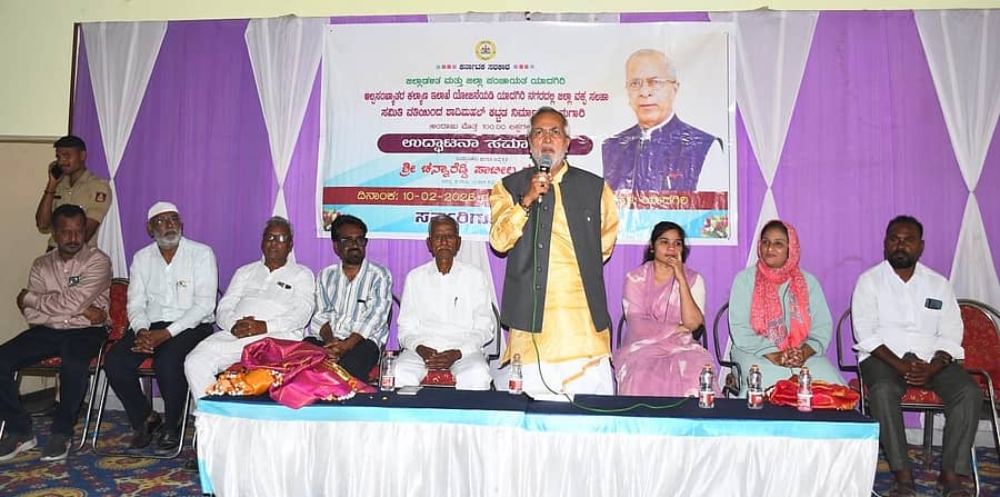 ಯಾದಗಿರಿ ನಗರದಲ್ಲಿ ಮಂಗಳವಾರ ನಡೆದ ಶಾದಿಮಹಲ್ ಉದ್ಘಾಟನೆ ಕಾರ್ಯಕ್ರಮದಲ್ಲಿ ಶಾಸಕ ಚನ್ನಾರೆಡ್ಡಿ ಪಾಟೀಲ ತುನ್ನೂರು ಮಾತನಾಡಿದರು