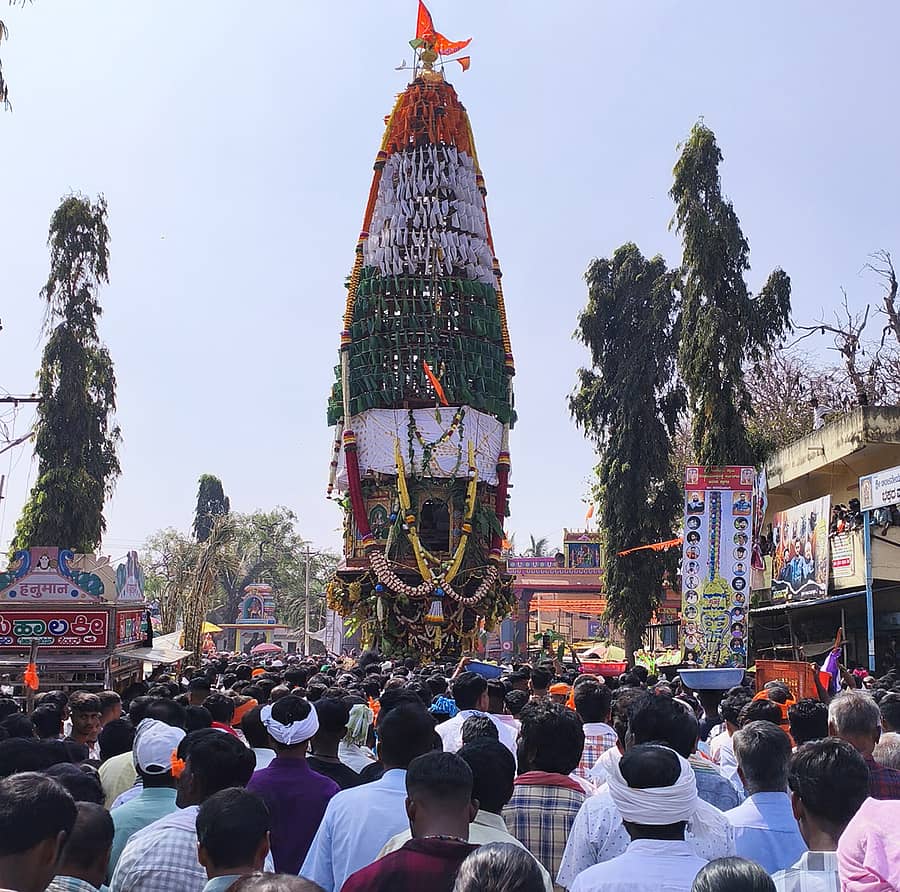 ಬ್ಯಾಡಗಿ ತಾಲ್ಲೂಕಿನ ಸುಕ್ಷೇತ್ರ ಕದರಮಂಡಲಗಿ ಗ್ರಾಮದಲ್ಲಿ ಕಾಂತೇಶ ಸ್ವಾಮಿಯ ರಥೋತ್ಸವ ಸೋಮವಾರ ಶ್ರದ್ಧಾಭಕ್ತಿಯಿಂದ ನೆರವೇರಿಸಲಾಯಿತು.