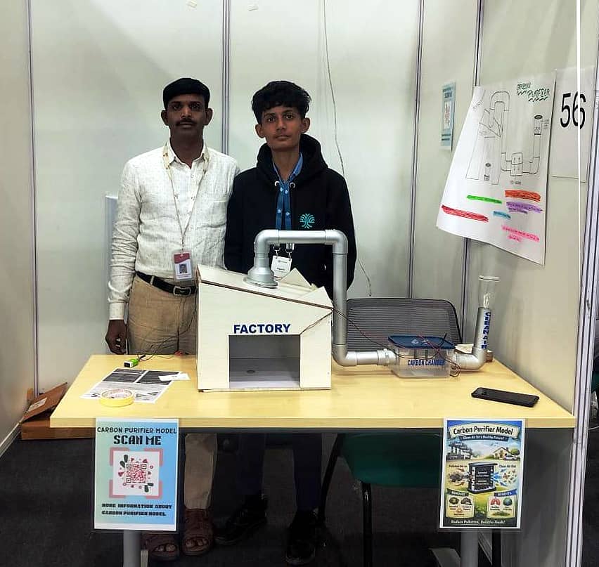 ಚನ್ನಪಟ್ಟಣ ತಾಲ್ಲೂಕಿನ ಹೊಂಗನೂರು ಸರ್ಕಾರಿ ಪ್ರೌಢಶಾಲೆ ವಿದ್ಯಾರ್ಥಿ ಎಚ್.ವಿ.ದಿಗಂತ್ ಗೌಡ ತಯಾರಿಸಿದ ಮಾದರಿ. ಭಾರತಿ ಏರ್ ಟೆಲ್ ಫೌಂಡೇಶನ್ ಅಕಾಡೆಮಿಕ್ ಮೆಂಟರ್ ಯಶವಂತ ಕುಮಾರ್ ಜತೆಯಲ್ಲಿದ್ದಾರೆ