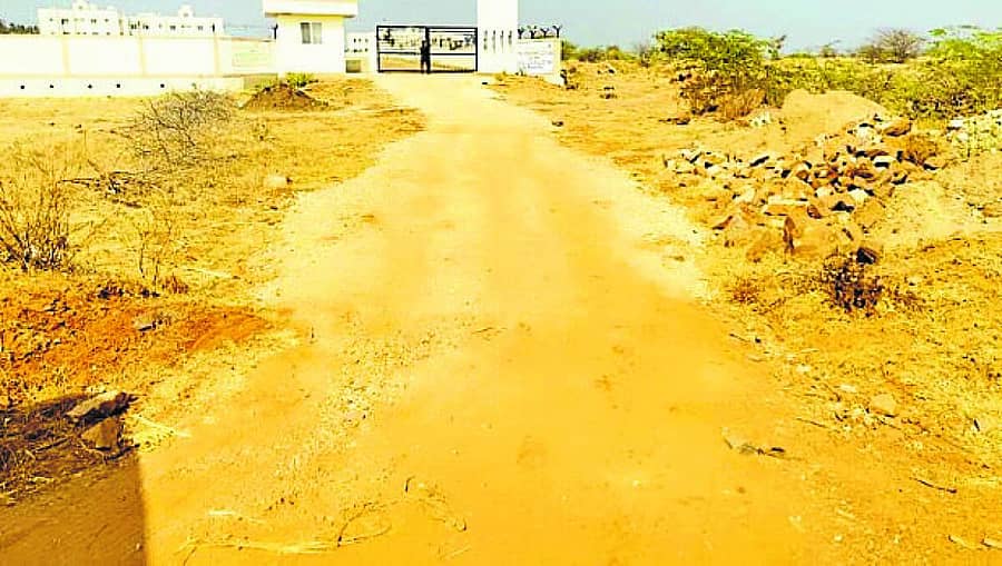 <div class="paragraphs"><p>ಇಂದಿರಾಗಾಂಧಿ ವಸತಿ&nbsp;ಶಾಲೆ ರಸ್ತೆ</p></div>