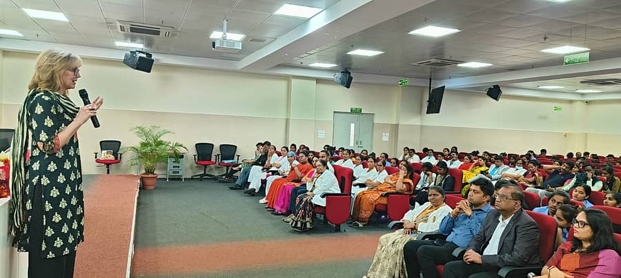 ಕಾರ್ಯಾಗಾರದಲ್ಲಿ ಉಪಶಮನ ಆರೈಕೆ ಬಗ್ಗೆ ಕ್ಯಾಮರಾ ವಾನ್ ಬ್ರೀಮನ್ ಮಾತನಾಡಿದರು