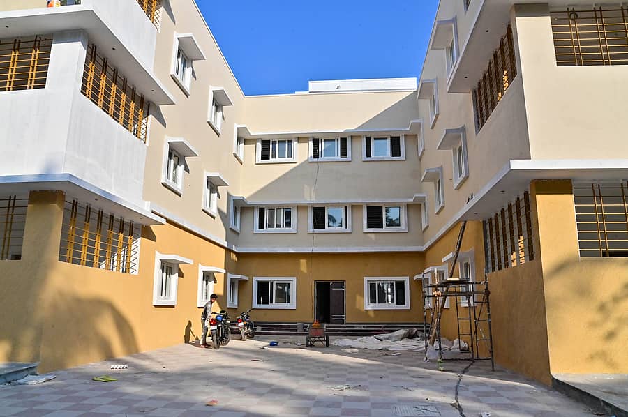 ದಾವಣಗೆರೆಯ ಜೆ.ಎಚ್. ಪಟೇಲ್‌ ನಗರದಲ್ಲಿ ಕಟ್ಟಡ ಕಾರ್ಮಿಕರಿಗೆ ನಿರ್ಮಾಣವಾಗುತ್ತಿರುವ ವಸತಿ ಸಮುಚ್ಚಯ –ಪ್ರಜಾವಾಣಿ ಚಿತ್ರ